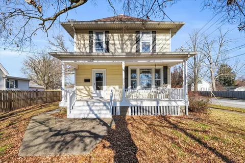 304 W William St, Monticello, IL 61856