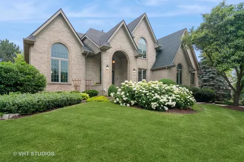 2469 Legacy Dr, Aurora, IL 60502