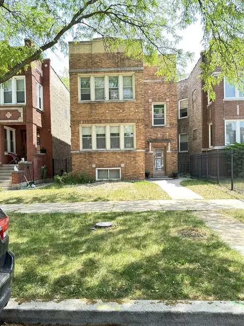 4819 W Barry Ave, Chicago, IL 60641