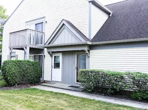 1331 Longacre Ln, Wheeling, IL 60090 photo 2