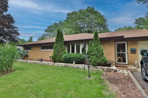 1126 Grandview Ave, Lockport, IL 60441