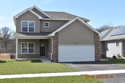 Exterior - 200 Crystal Ln, Steger, IL 60475 photo 2 of 2