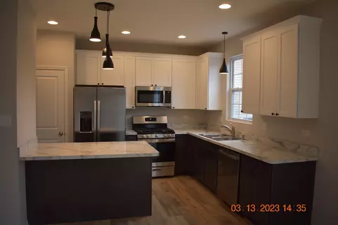 Kitchen - 200 Crystal Ln, Steger, IL 60475 photo 2 of 2