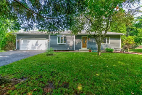 8805 Deer Trail Rd, Spring Grove, IL 60081