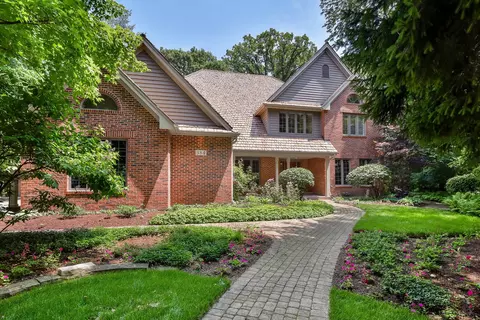 384 Chilvers Ct, Naperville, IL 60565