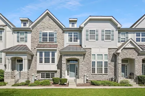 230 Bennett Dr, Carol Stream, IL 60188
