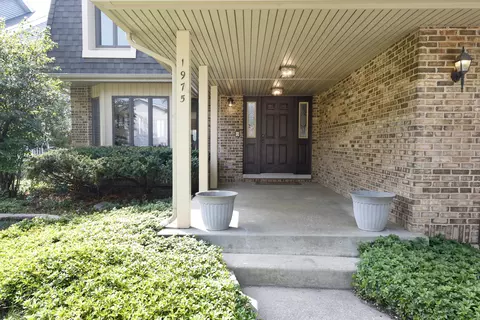 1975 Brookside Ln, Hoffman Estates, IL 60195 photo 2
