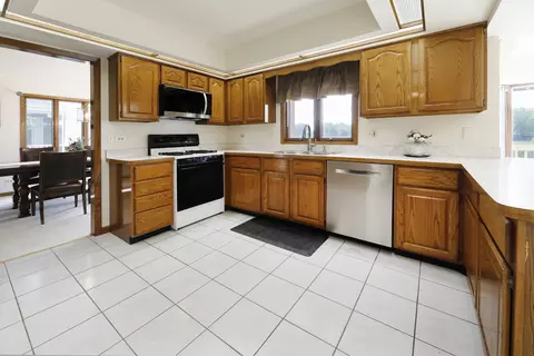 1975 Brookside Ln, Hoffman Estates, IL 60195 photo 7