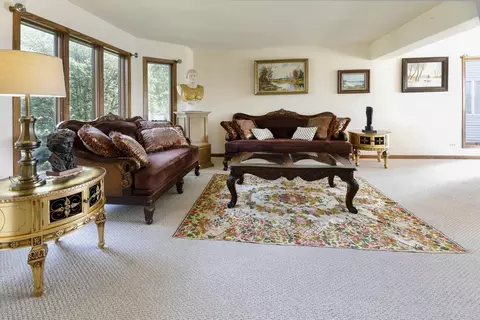 1975 Brookside Ln, Hoffman Estates, IL 60195 photo 4