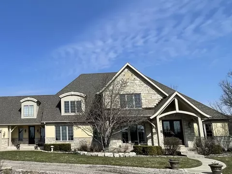 43 W050 Burlington Rd, Elgin, IL 60124