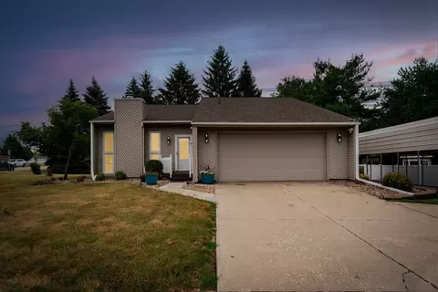 1226 Airport Rd, Bloomington, IL 61704