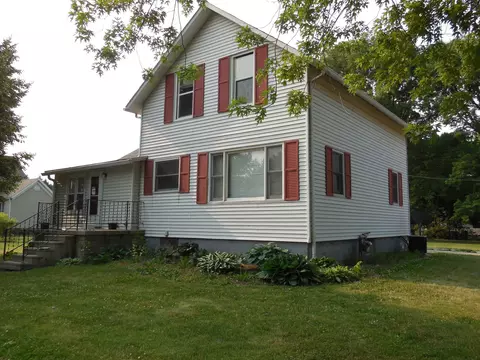 709 W 7th St, Sterling, IL 61081
