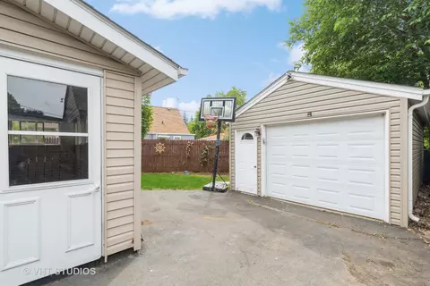 461 Miller Dr, Elgin, IL 60123 photo 3