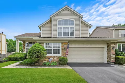 1828 Somerfield Ln, Crystal Lake, IL 60014
