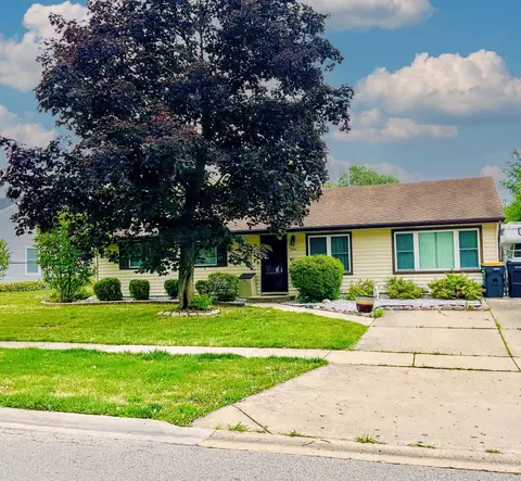 601 Parkside Cir, Streamwood, IL 60107