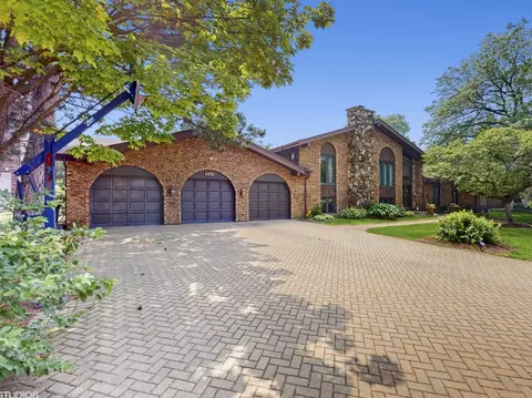 6439 N Leroy Ave, Lincolnwood, IL 60712