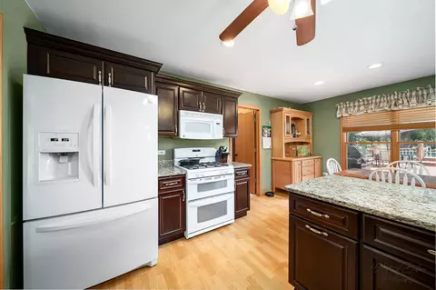 525 Maple St, Marengo, IL 60152 photo 2