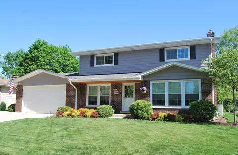 720 E Juniper Dr, Palatine, IL 60074