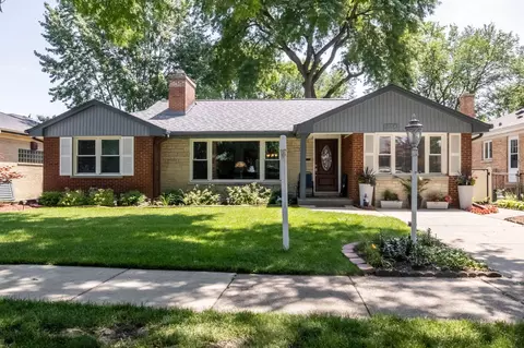 8651 Harding Ave, Skokie, IL 60076