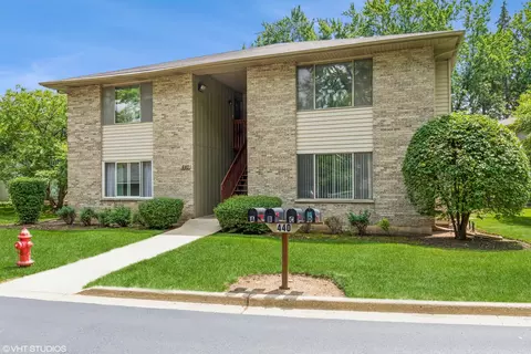 440 Westwood Ct #D, Crystal Lake, IL 60014