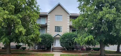 9439 S 79th Ave #201, Hickory Hills, IL 60457