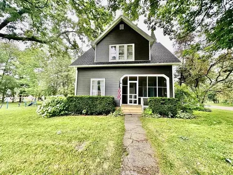 301 W Soper St, Winnebago, IL 61088