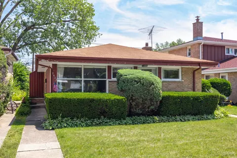 7527 Kenneth Ave, Skokie, IL 60076