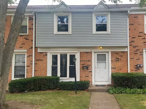 1046 Ashton Ct, Streamwood, IL 60107