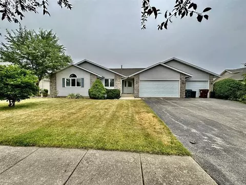 902 Stephanie Ln, Winnebago, IL 61088