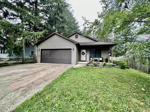 318 S Pine St, Stillman Valley, IL 61084