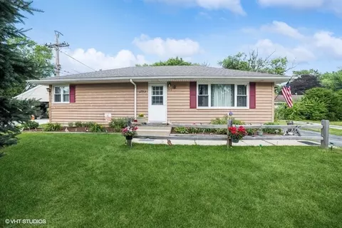 573 S Gilbert St, South Elgin, IL 60177
