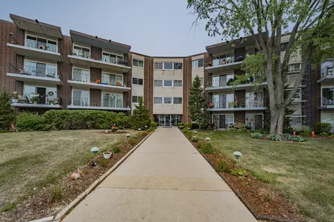 5540 Walnut Ave #10C, Downers Grove, IL 60515