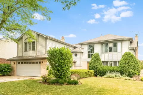 1800 Newport Rd, Downers Grove, IL 60516