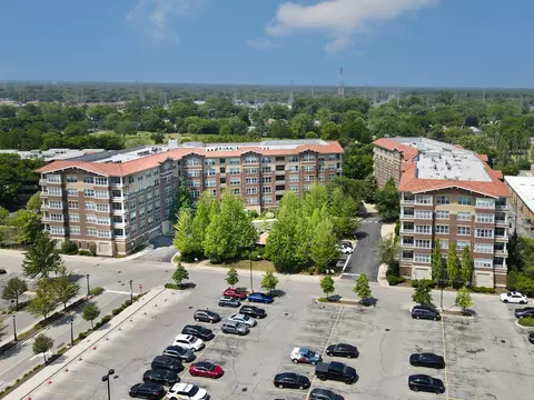 9350 Skokie Blvd #606, Skokie, IL 60077