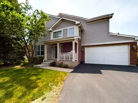 5 Walden Trl, Streamwood, IL 60107