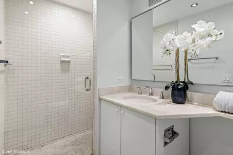 100 E Huron St #1205, Chicago, IL 60611 photo 11