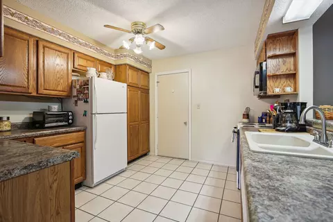 2702 Hathaway Dr, Champaign, IL 61821 photo 9