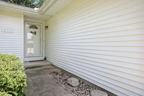 2702 Hathaway Dr, Champaign, IL 61821 photo 2