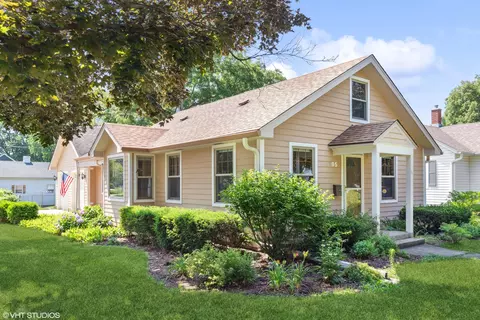 85 Maple St, Crystal Lake, IL 60014