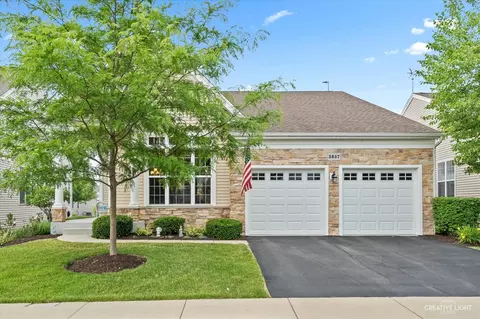3857 Olympia Fields Dr, Elgin, IL 60124 photo 2