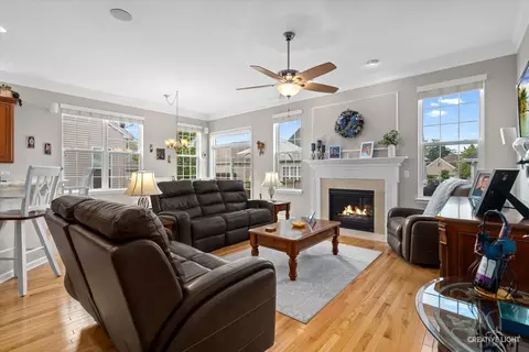 3857 Olympia Fields Dr, Elgin, IL 60124 photo 9