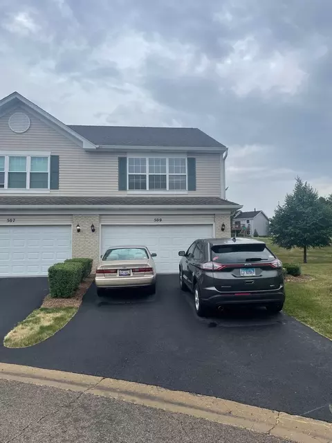 509 Windham Cove Dr, Crystal Lake, IL 60014