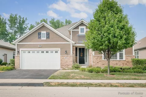 3835 Chesapeake Ln, Naperville, IL 60564