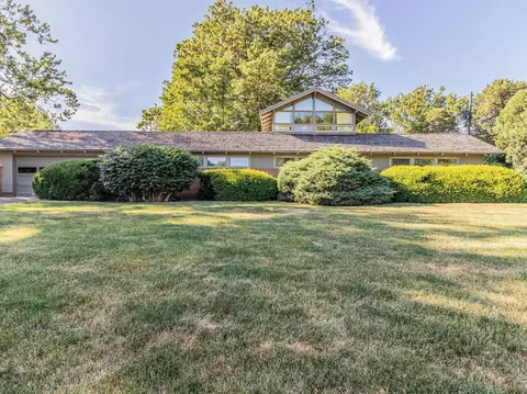 47 Greencroft Dr, Champaign, IL 61821