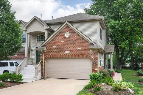 1215 Oakleaf Ct, Aurora, IL 60506