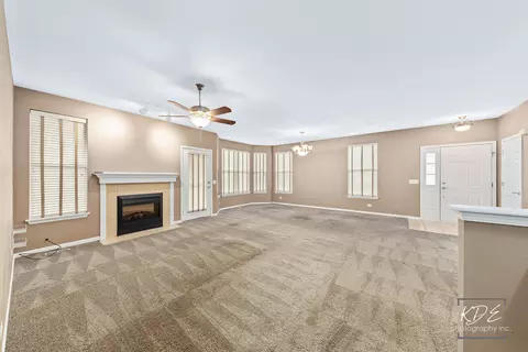 1215 Oakleaf Ct, Aurora, IL 60506 photo 3