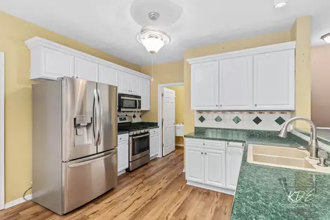1215 Oakleaf Ct, Aurora, IL 60506 photo 6