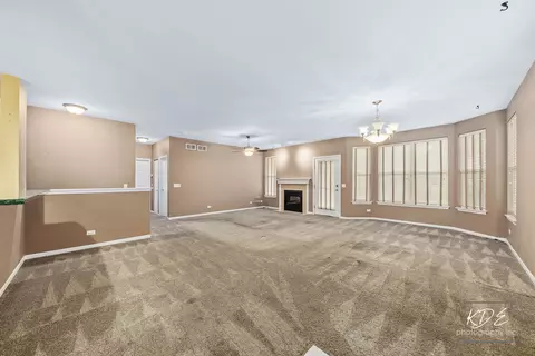 1215 Oakleaf Ct, Aurora, IL 60506 photo 2