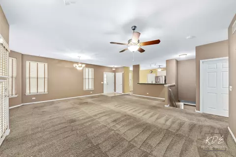 1215 Oakleaf Ct, Aurora, IL 60506 photo 4