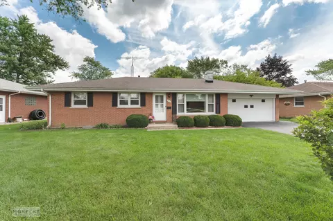 991 Greenview Dr, Aurora, IL 60505